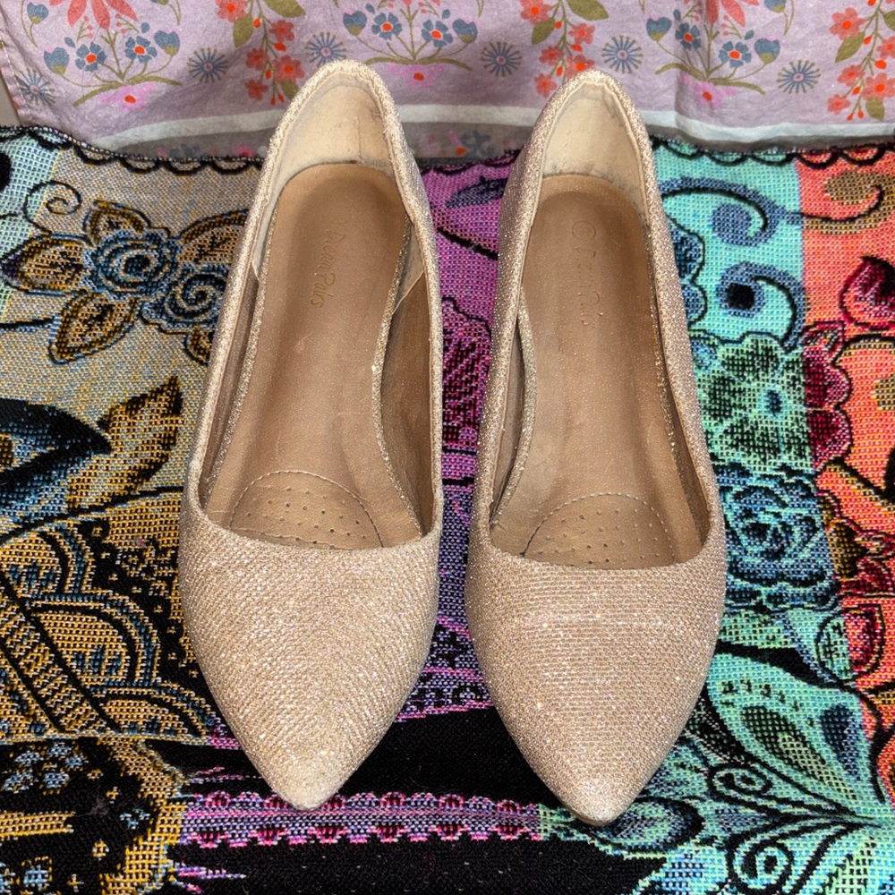 Dream Pairs Sparkling Pointed-Toe Flats in Champagne Gold
